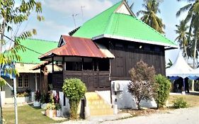 Oyo Home 90495 Homestay Kampung Kota Aur